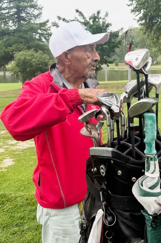 Omaha man, 103, discovers golf passion late in life
